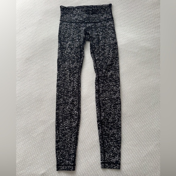 Lululemon Wunder Under Black & White 28” Leggings Size 4 - Picture 3 of 9